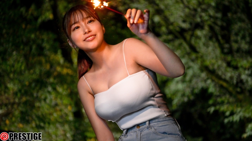 花火で遊ぶデカパイちゃん。ワンルーム同棲生活 河合あすな