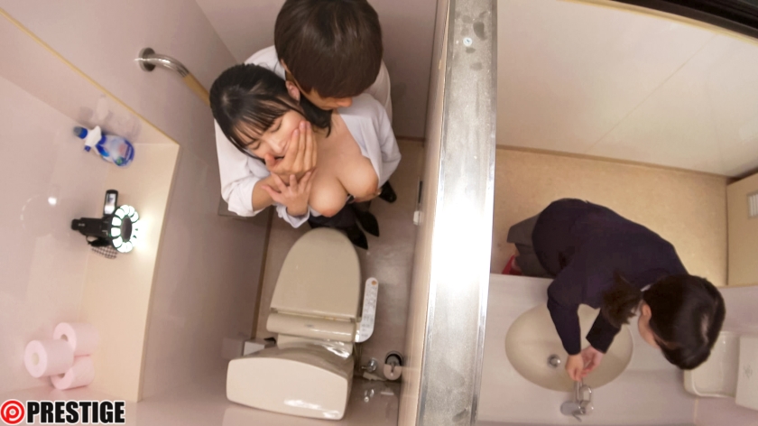 女子トイレで女子生徒がいるにも関わらず大胆SEX。密室 河合あすな